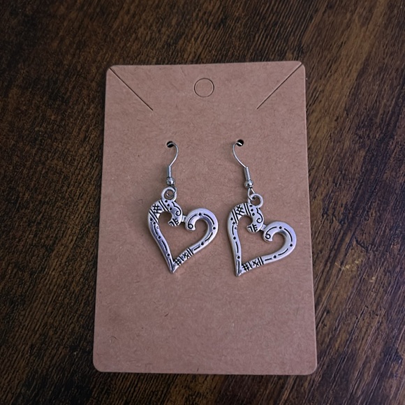 Jewelry - ❤️ Cute Heart Earrings